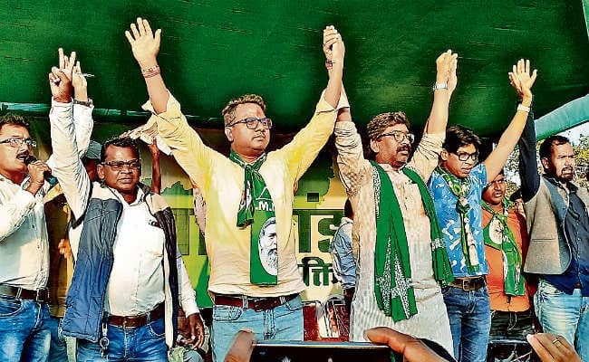 झारखंड विस चुनाव 2019 : बुंडू की चुनावी सभा में हेमंत सोरेन ने कहा, झामुमो की सरकार बनी, तो महिलाओं को 50% आरक्षण