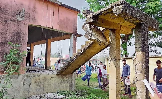 बेगूसराय : हाइस्कूल की सीढ़ी टूटी, एक छात्रा की मौत