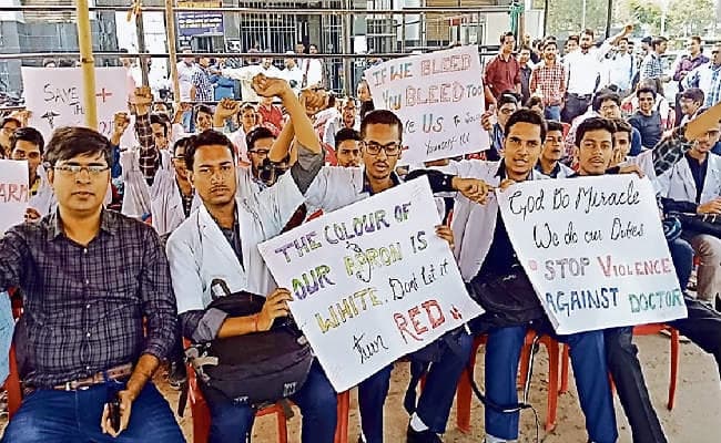 पटना सिटी : जूनियर डॉक्टरों की हड़ताल से मरीज हो रहे परेशान, 30 ऑपरेशन टले, सैकड़ों मरीज लौटे