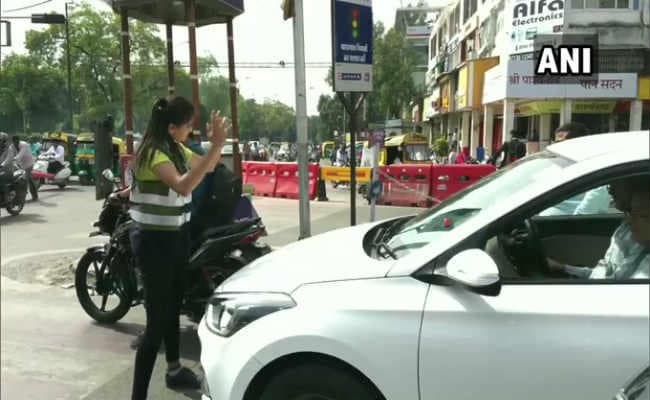 इंदौर की सड़कों पर MBA की छात्रा क्यों कर रही डांस? सोशल मीडिया पर वीडियो तेजी से हो रहा वायरल