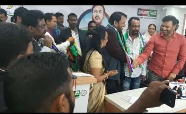 आजसू में शामिल हुए भाजपा के पूर्व विधायक विष्णु भैया, कहा मुझे पार्टी में सम्मान मिला