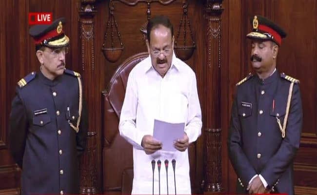 वैंकेया नायडू का आदेश: राज्यसभा मार्शल के नए ड्रेस कोड की होगी समीक्षा, पूर्व सैन्य अधिकारियों ने किया था विरोध