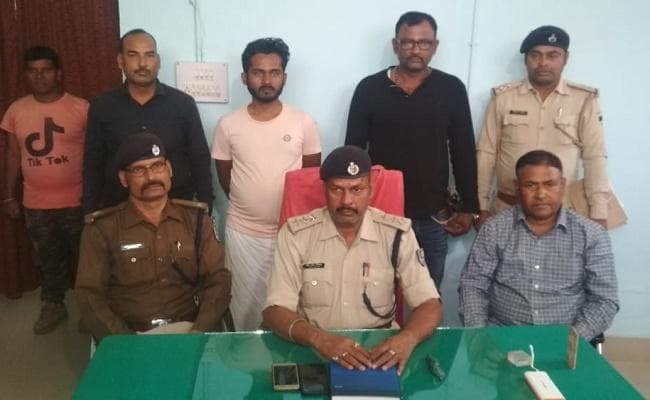 पूर्व मुखिया पर बमबारी मामले में आरोपित एवं कोसी का आतंक विक्की मेहता गिरफ्तार