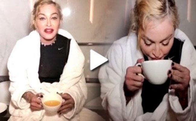 Viral Video: अमेरिकी सिंगर मैडोना को क्यों पीना पड़ा अपना यूरीन?