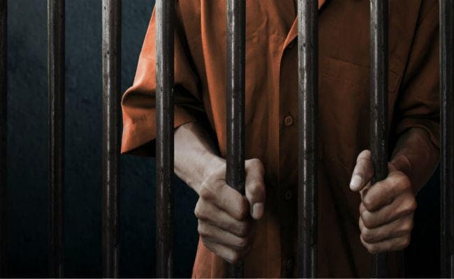 नाबालिगों के साथ यौन संबंध बनानेवाले ग्राहकों को भी मिली सजा