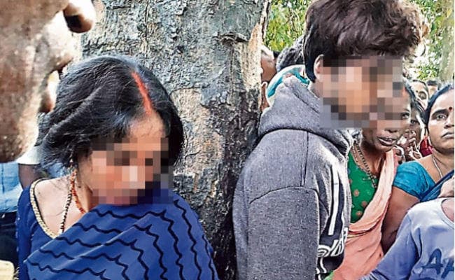 बिरनी : प्रेम संबंध के शक पर महिला व युवक को पेड़ से बांधकर पीटा