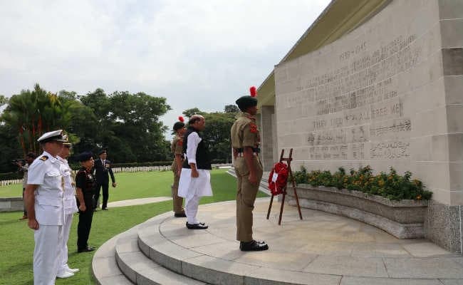 राजनाथ सिंह ने क्रांजी युद्ध स्मारक का दौरा किया, द्वितीय विश्वयुद्ध में मारे गए लोगों को दी श्रद्धांजलि