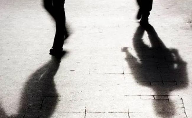 शांति निकेतन के पास स्कूली छात्राओं को लेगिंग्स उतारने के लिए किया मजबूर, शिक्षा मंत्री ने कही यह बात