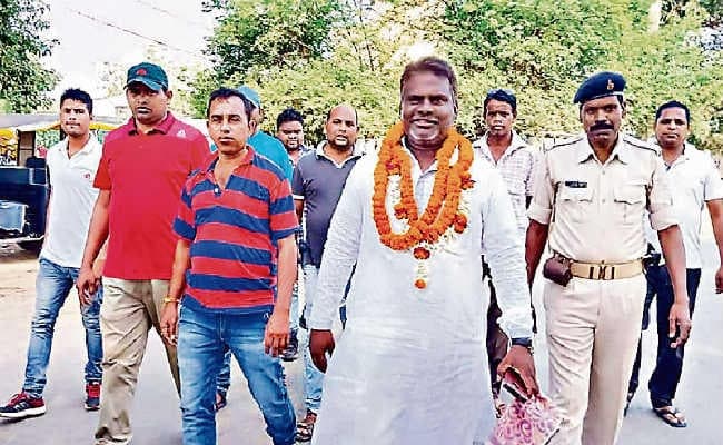 चक्रधरपुर से चुनाव लड़ेंगे सुखराम उरांव, चुनाव आयोग ने नामांकन पत्र स्वीकारा