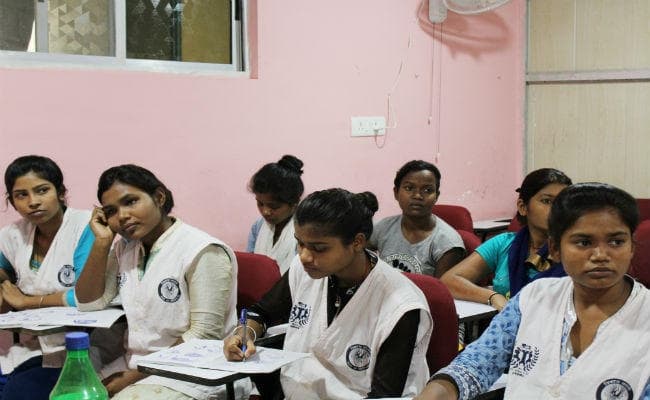 स्नातक की इस छात्रा ने कायम की मिसाल, सामाजिक मिथकों को तोड़ करायी विधवा बहन की शादी