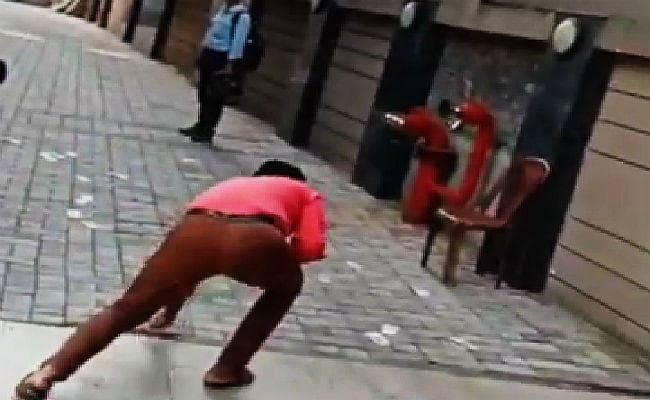 जब कोलकाता के एक इमारत से होने लगी 2000-500 के नोटों की बारिश