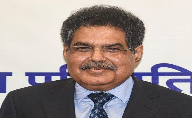 SEBI चीफ अजय त्यागी ने कहा, बाजार नियामक को और शक्तियों की जरूरत है...