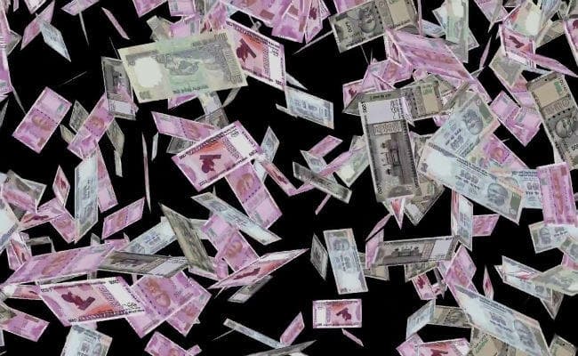 कोलकाता में हुई  500 व 2000 रुपये के नोटों की बारिश