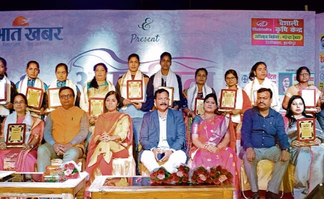 प्रभात खबर अपराजिता सम्मान समारोह, वैशाली की 15 अपराजिताएं हुई सम्मानित