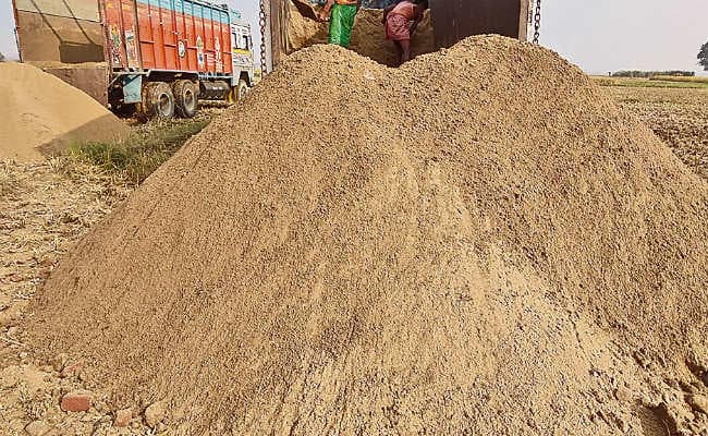 पटना : एनजीटी की ओर से सुनवाई में देरी से बालू उठाव के टेंडर में विलंब, मार्च तक हो सकती है बालू की किल्लत