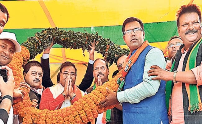 योगेश्वर महतो बाटुल के नामांकन में पहुंचे मुख्यमंत्री, कहा- झारखंड को पीछे धकेलने की सबसे जिम्मेदार पार्टी कांग्रेस