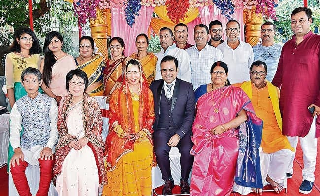 जापान की यूरी ने धनबाद के सुंदरम संग लिये सात फेरे, हिंदू रीति-रिवाज से हुई शादी