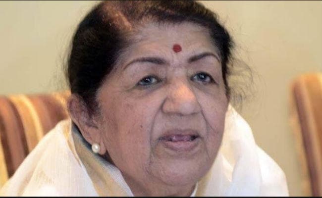 लता मंगेशकर अभी भी ICU में, लेकिन हालत काफी बेहतर