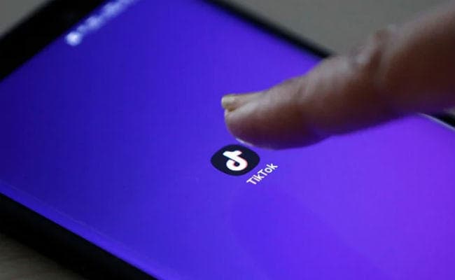 रांची : कॉलेज ड्रेस में टिकटॉक वीडियो बनाना पड़ा महंगा पांच छात्र-छात्राओं को कॉलेज छोड़ने का आदेश