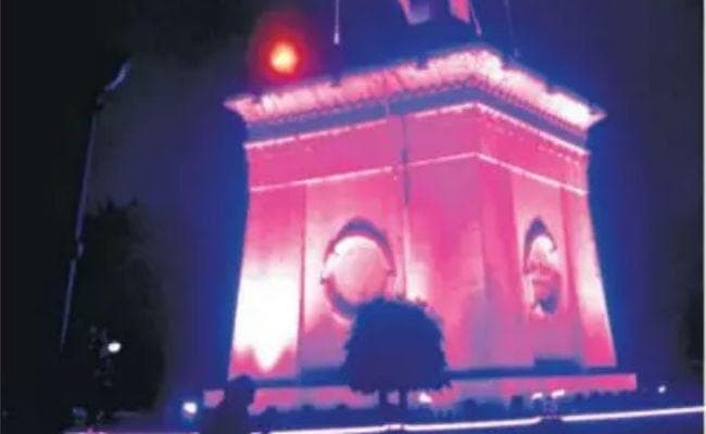 भारत पहली बार ऐसी गेंद से खेलेगा क्रिकेट, गुलाबी रंग में रंगा कोलकाता