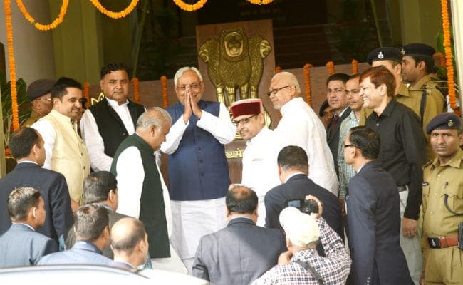 विधानमंडल का शीतकालीन सत्र : दिवंगत आत्माओं को श्रद्धांजलि देने के बाद सदन सोमवार तक स्थगित, विपक्ष ने किया हंगामा