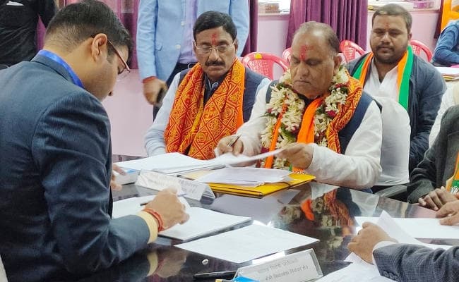 झारखंड विधानसभा चुनाव 2019 : सीपी सिंह, नवीन जायसवाल, वर्षा गाड़ी समेत कई दिग्गजों ने किया नामांकन