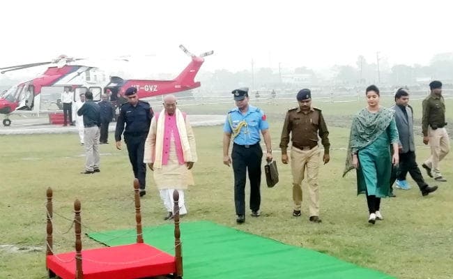 बेटे की बरात में शामिल होने हेलीकॉप्टर से सीवान पहुंचे हरियाणा के राज्यपाल, दिया गया गार्ड ऑफ ऑनर
