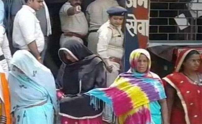 शराब धंधेबाज गिरोह की चार महिलाएं गिरफ्तार