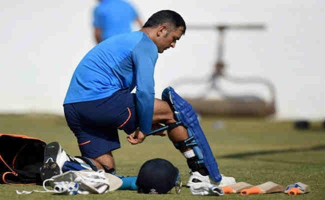 वेस्टइंडीज के खिलाफ सीरीज में टीम में नहीं चुने जाने पर धौनी के फैंस नाराज, ट्विटर पर चलाया अभियान