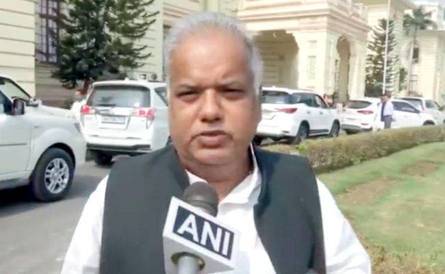 ग्रुप डी में उच्च डिग्री धारकों के आवेदन करने पर बोले मंत्री, इसमें सरकार क्या कर सकती है?