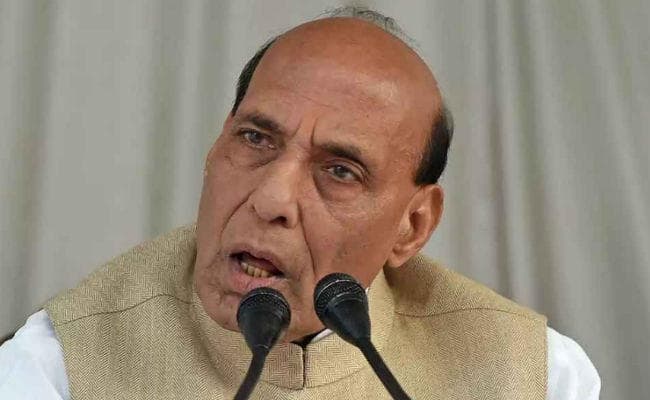 राजनाथ सिंह बोले - राज्यपाल का विशेषाधिकार है कि वह किसे करते हैं आमंत्रित