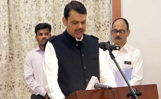 देवेंद्र फडणवीस : दूसरी बार महाराष्ट्र CM की कुर्सी संभालनेवाले पहले गैर-कांग्रेसी नेता