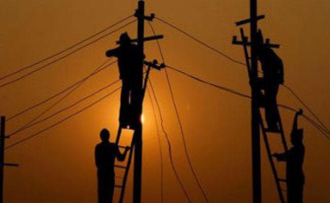 बिजली विभाग का छापा, 3.23 लाख का ठोका जुर्माना