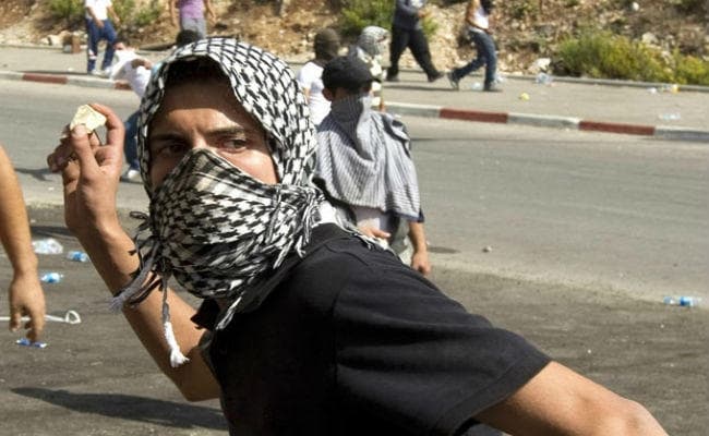 प्रचार करने पहुंचे सरयू के काफिले पर पथराव, हंगामा