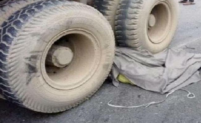 ट्रक ने दंपती को रौंदा, पत्नी की मौत, पति घायल, जाम