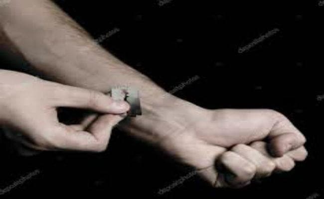 उद्धव ठाकरे के मुख्यमंत्री नहीं बनने से दुखी शिवसेना समर्थक ने उठाया खतरनाक कदम