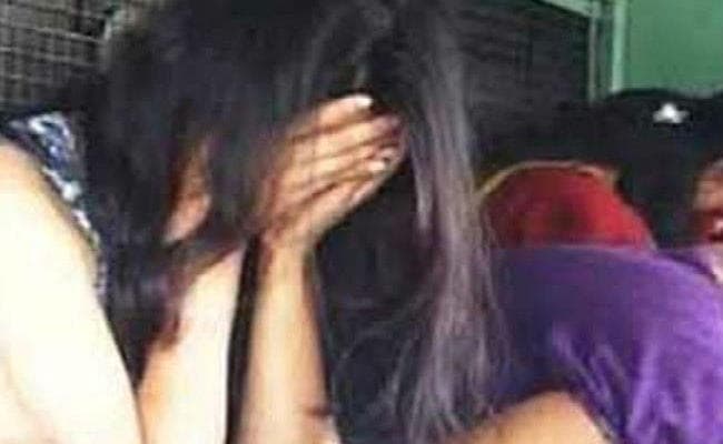 कसबा में बुटीक की आड़ में चल रहा था देह व्यापार, 4 गिरफ्तार