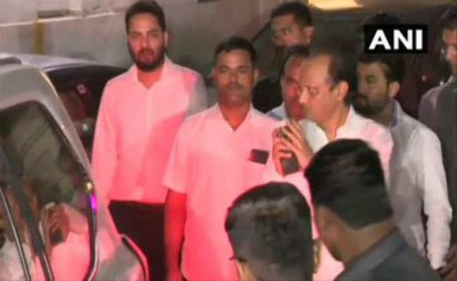 महाराष्ट्र में सियासी हलचल तेजः देर रात फडणवीस से मिले अजित पवार, एनसीपी ने उठाया बड़ा कदम