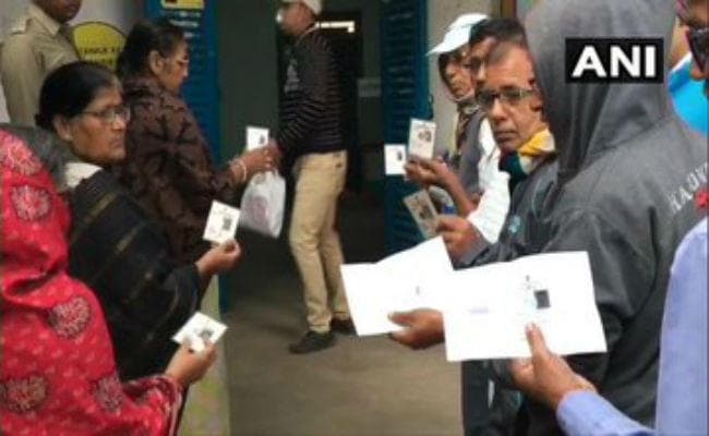 पश्चिम बंगाल उपचुनाव: तीन विधानसभा सीटों पर मतदान जारी, सुबह नौ बजे तक 13.81 प्रतिशत वोटिंग