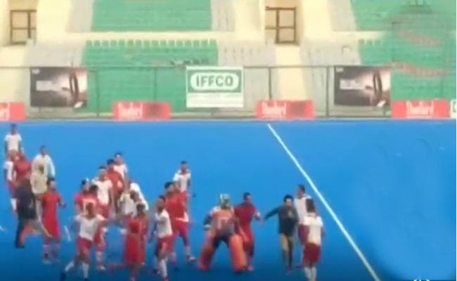 नेहरू हॉकी फाइनल के दौरान पंजाब पुलिस और PNB के खिलाड़ियों के बीच मारपीट, दोनों निलंबित