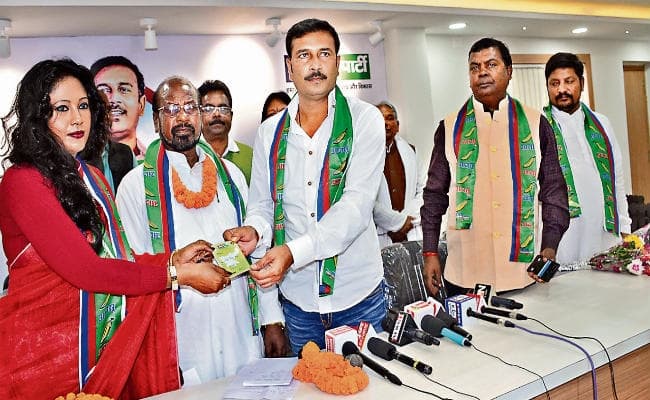 झारखंड विधानसभा चुनाव 2019 : पूर्व विधायक सुफल मरांडी व जामा की स्टेफी आजसू गये