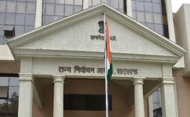 चुनाव आयोग की बड़ी कार्रवाई : बड़कागांव के डीएसपी, चास व बुंडू के एसडीओ हटाये गये