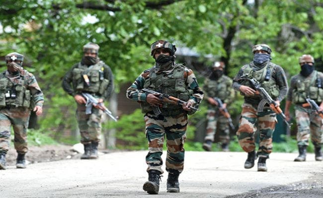 जम्मू कश्मीर: पुलवामा में हिजबुल मुजाहिदीन के 2 आतंकी ढेर, पाकिस्तान ने तोड़ा सीज फायर