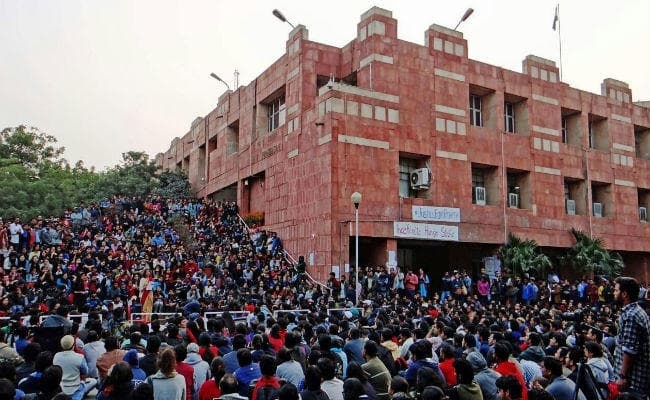 जेएनयू शुल्क वृद्धि : गतिरोध दूर करने के लिए गठित समिति ने रिपोर्ट सौंपी