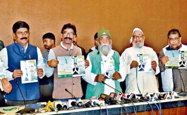 झामुमो का घोषणा पत्र : हर गरीब परिवार को सालाना 72 हजार रुपये, पलामू, हजारीबाग व चाईबासा को भी बनायेंगे उपराजधानी