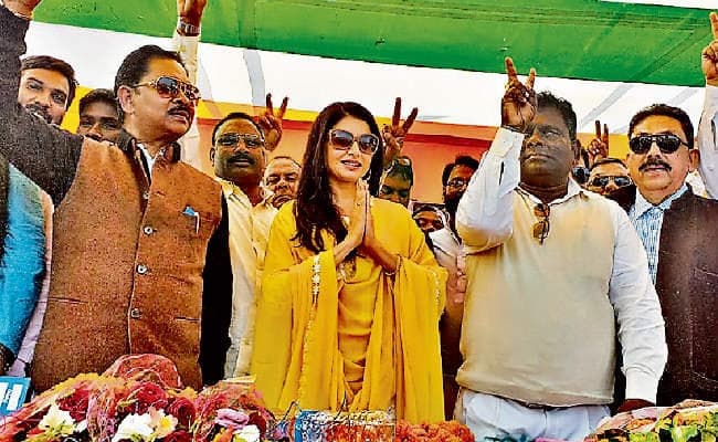 झारखंड विधानसभा चुनाव 2019 : कांग्रेस की सभा में पहुंची भाग्यश्री, किसी पार्टी की नहीं, पति के दोस्त के निमंत्रण पर आयी हूं