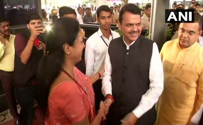 महाराष्ट्र: विधायकों के शपथ ग्रहण के बाद होगा बहुमत परीक्षण, विधानसभा पहुंचे कई बड़े नेता