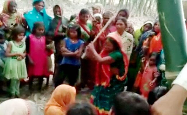 मुजफ्फरपुर : महिलाओं ने लगायी पंचायत, महिला की महिला ने की पिटाई, ...जानें क्या है मामला?