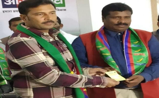 झारखंड विधानसभा चुनाव: बीजेपी छोड़ झामुमो में गए और अब ''आजसू'' के हुए ताला मरांडी