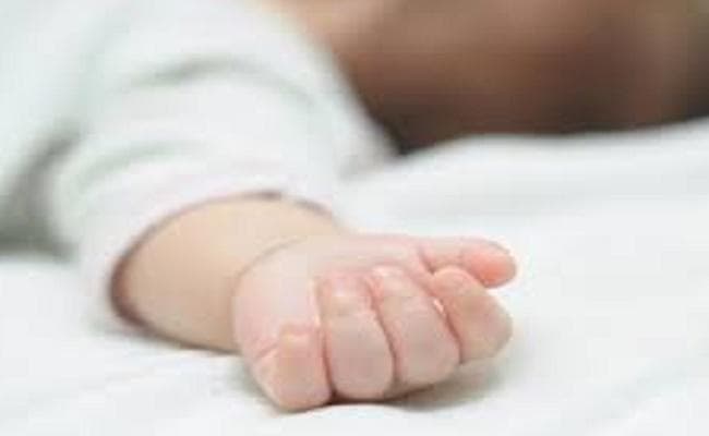 पति-पत्नी की लड़ाई में मां ने नवजात को जमीन पर पटका, मौत